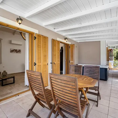 Semipuella Áyios Nikítas