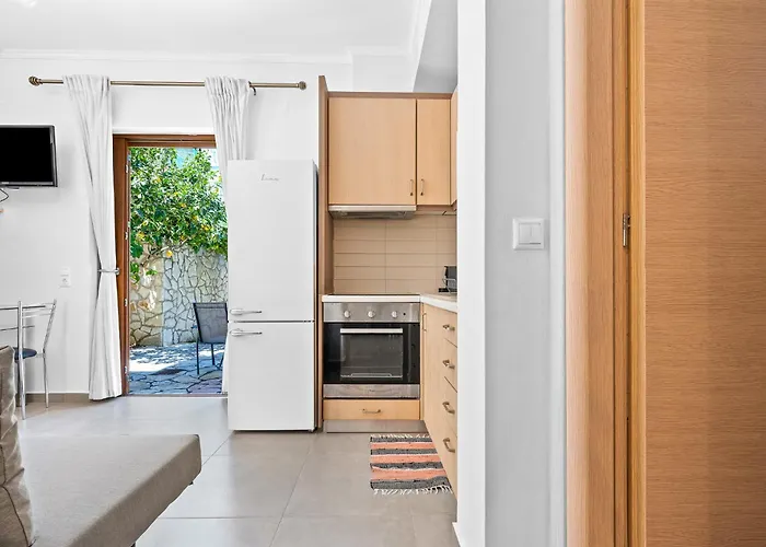 Semipuella Áyios Nikítas