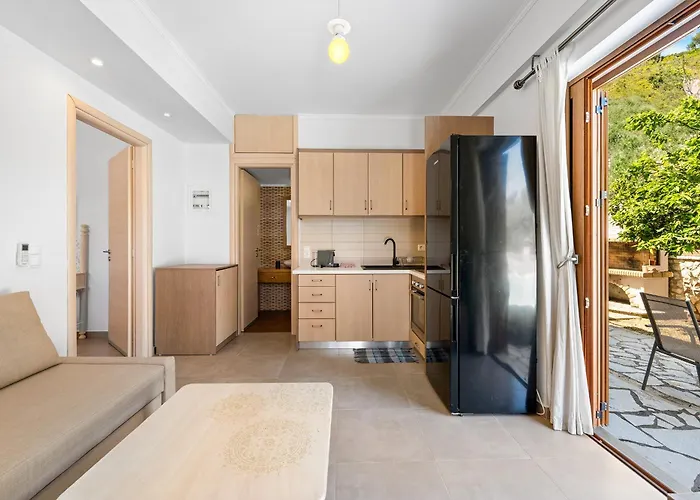 Semipuella * Áyios Nikítas